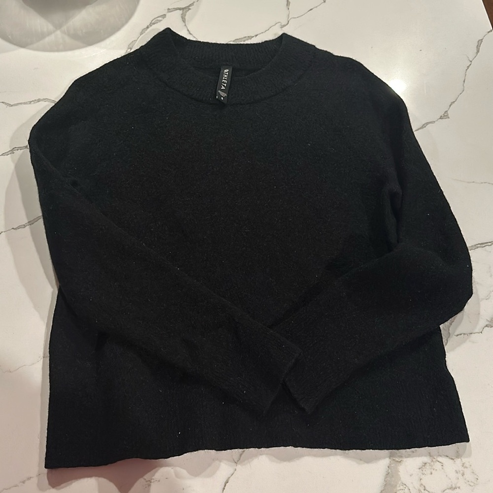 Athleta black fuzzy sweater